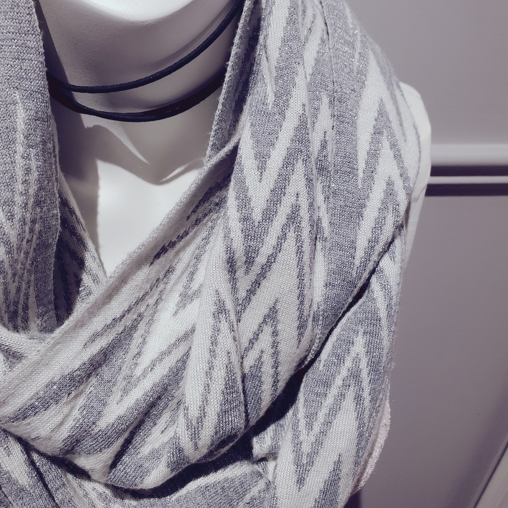 Calvin Klein Gray and White Zigzag Print Infinity Scarf - Picture 9 of 9